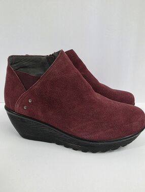 Skechers Suede Burgundy Wedge Booties Zipper Elastic Stretch Sides Studs